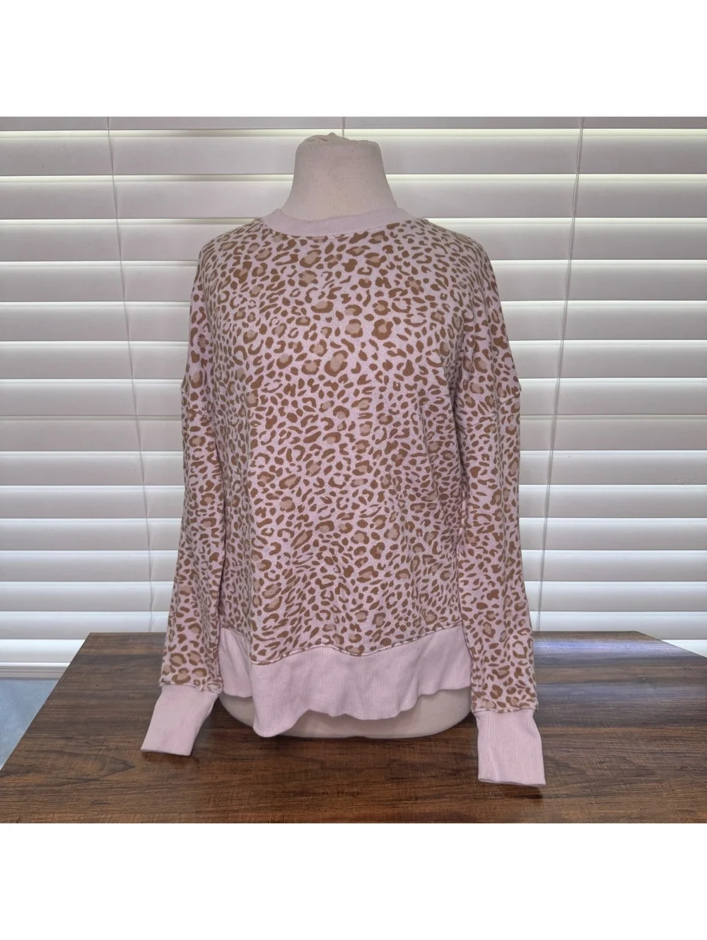 Time and True Women's Medium Leopard Print Pullover Sweatshirt